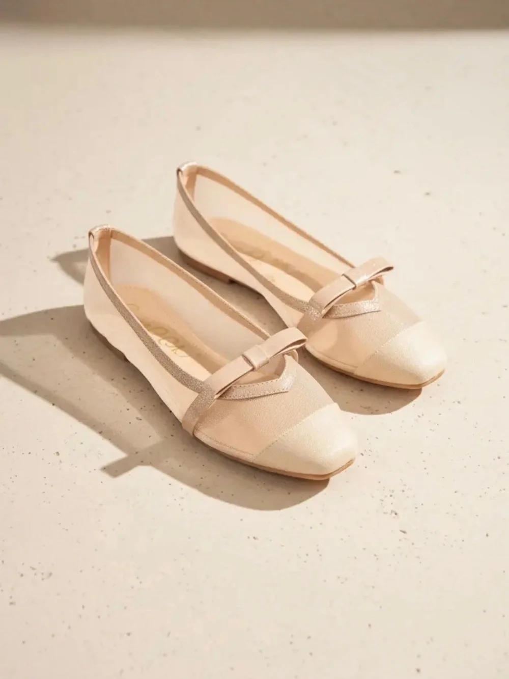 CCOCCI Cream / Gold Pointed-Toe Ballet Flats with Bow Accent